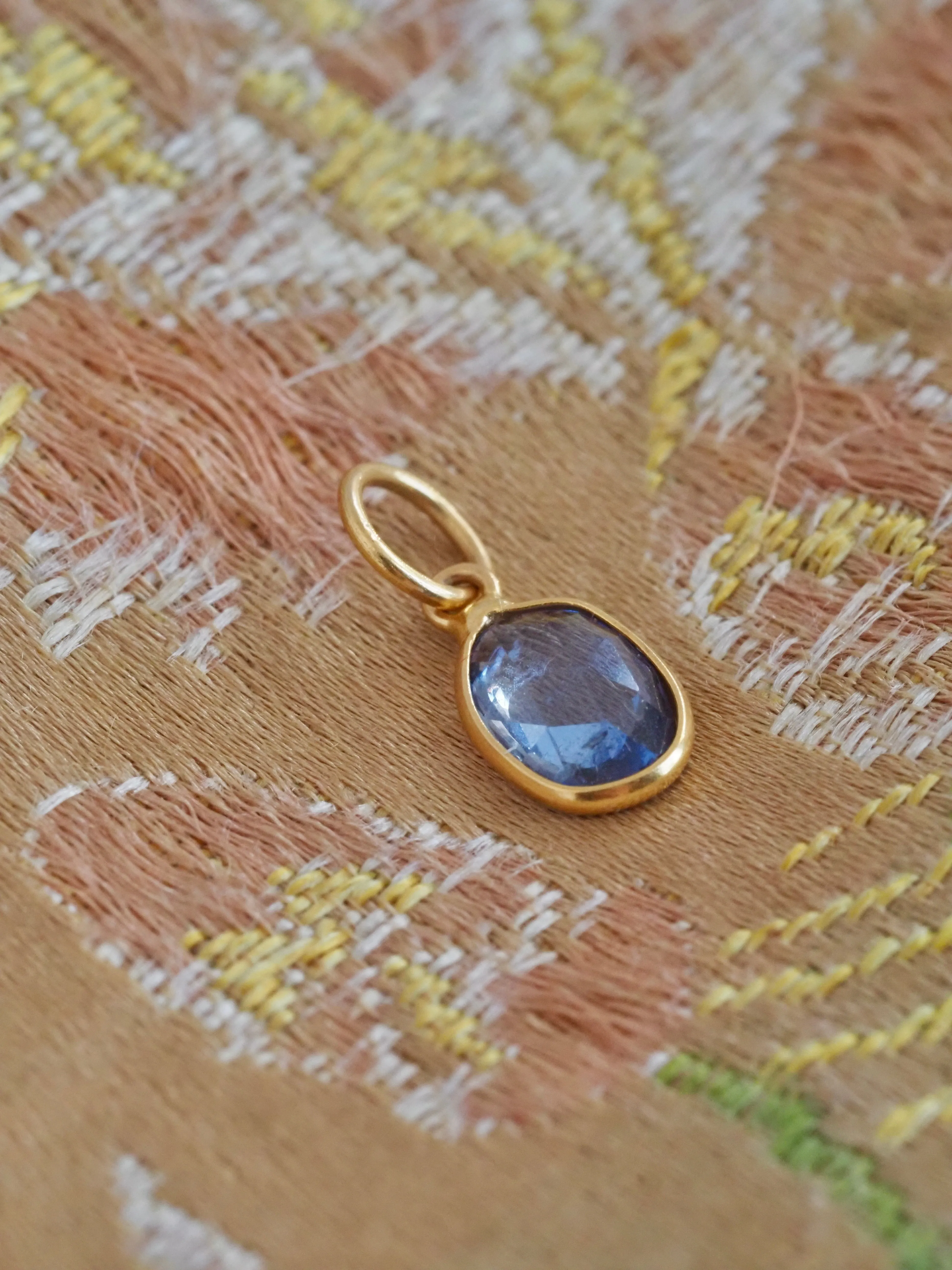 Vintage 18k Gold Rose Cut Sapphire Pendant